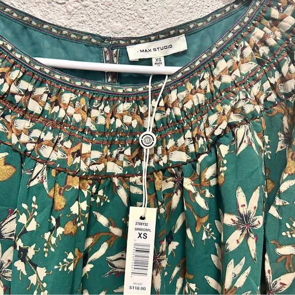 Max Studio Pleated Scoop Neck Green Floral Women's Blouse NWT XS - Picture 6 of 7